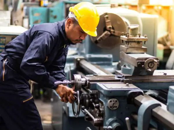 Manufacturing Machine Operator Job Description